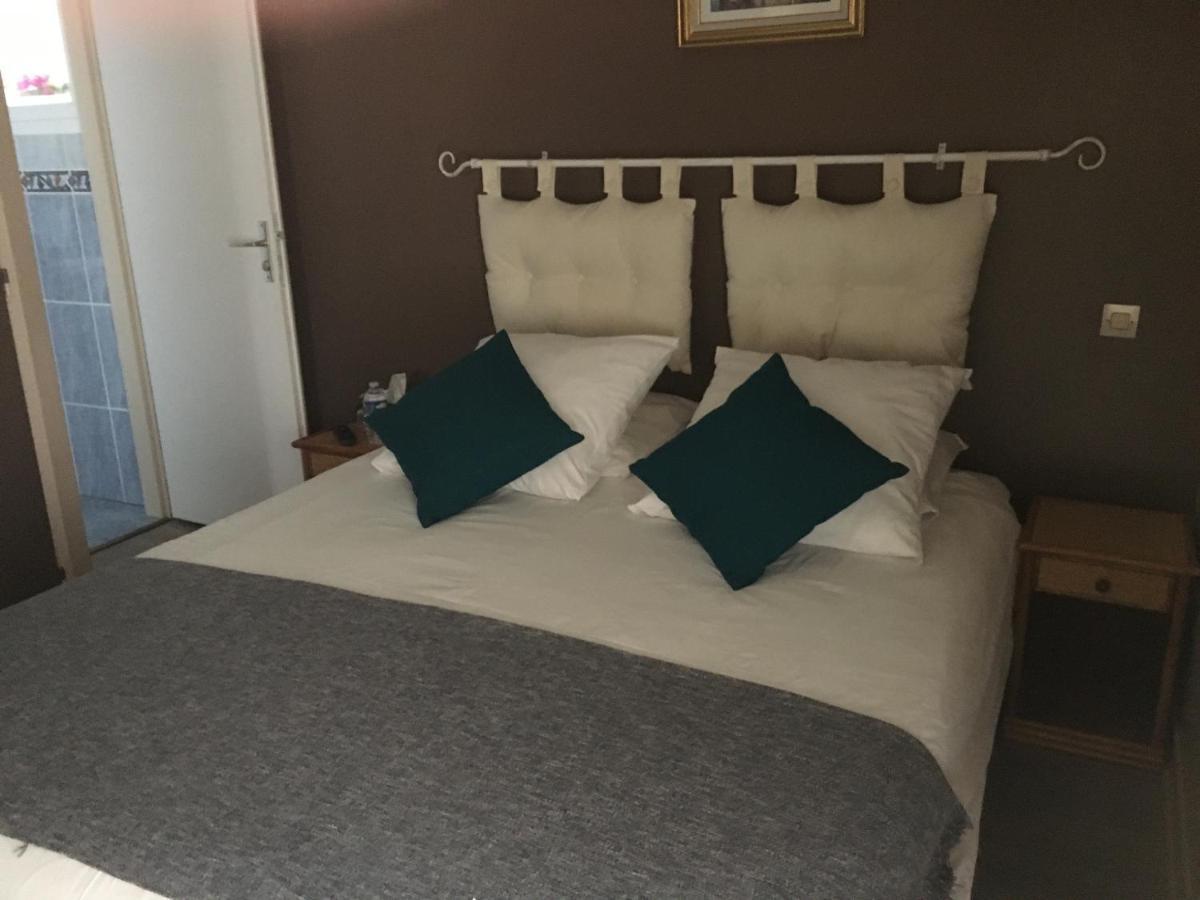 Hotel L'Un Des Sens Villefranche-de-Lonchat Exteriér fotografie